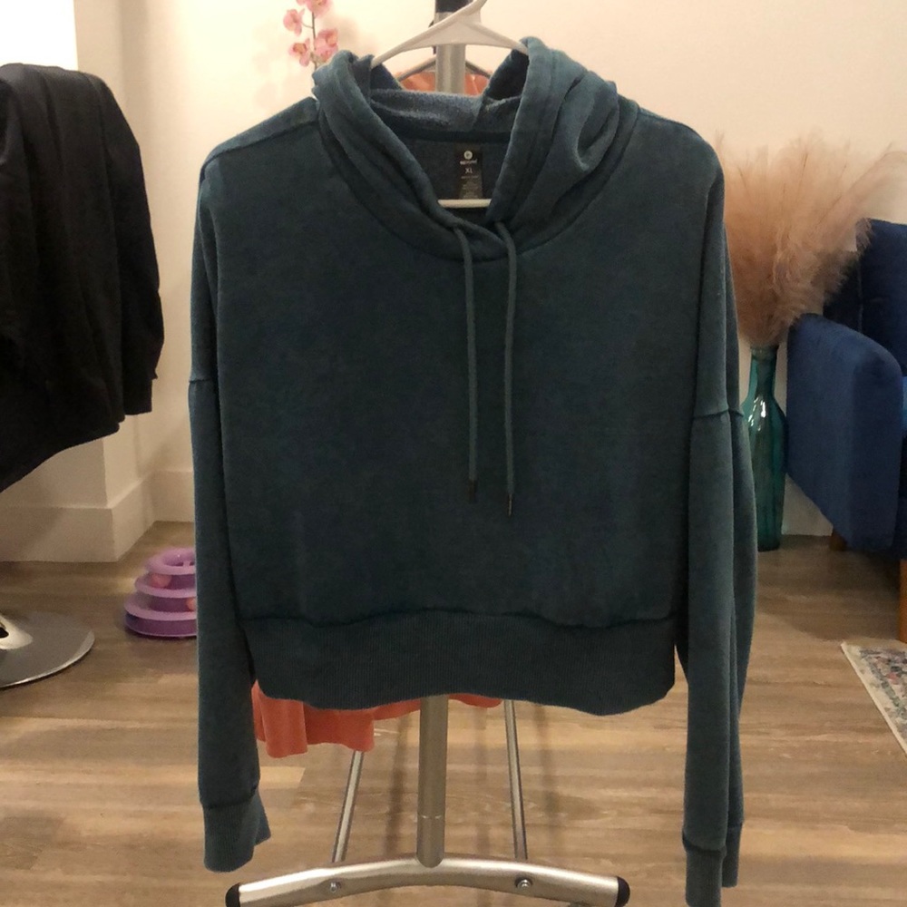 Cropped fleece hoodie